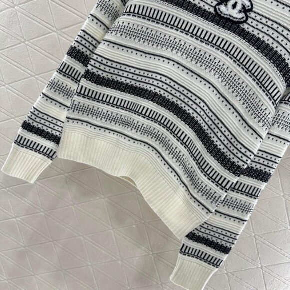 CHANEL Monochrome Patterned Women's Sweater - Picture 4 of 6